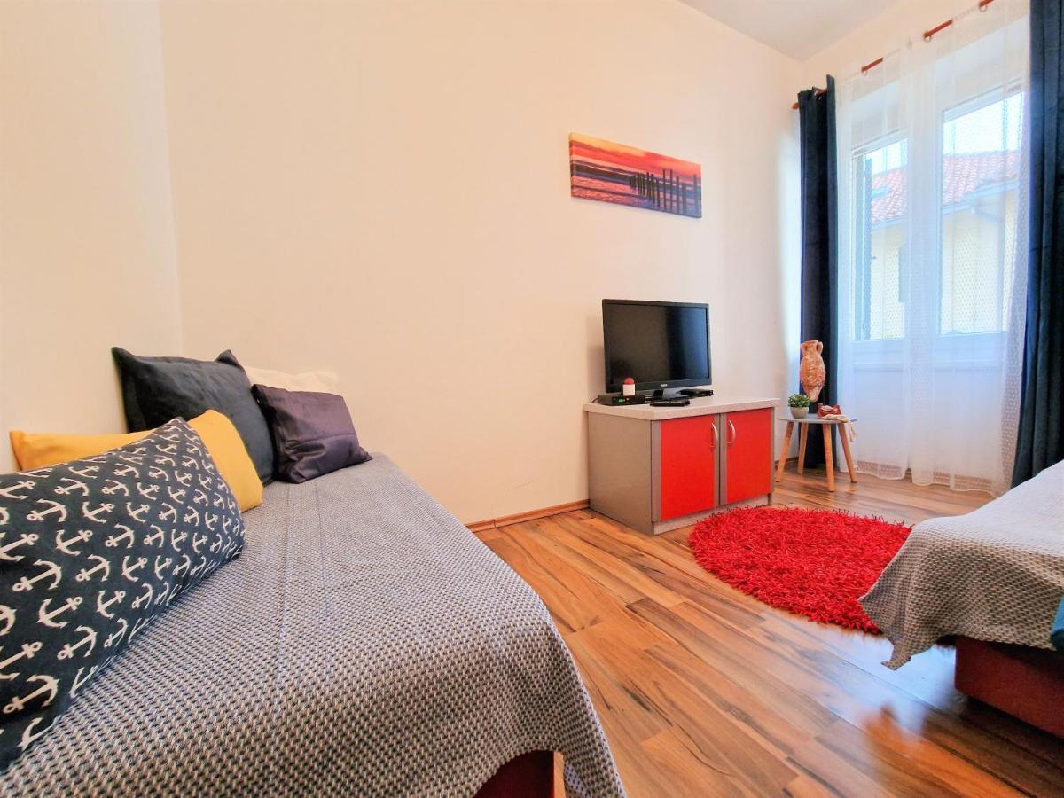 Pirates' Bay Apartment - Omiš Екстериор снимка